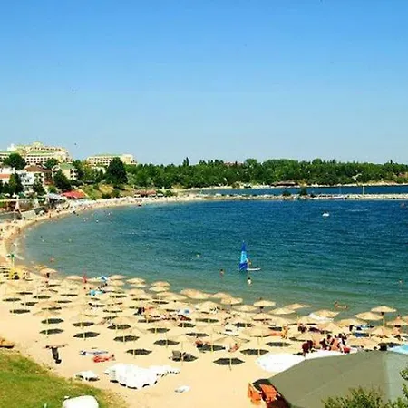 Apartment Tara 150 M From Beach Ravda